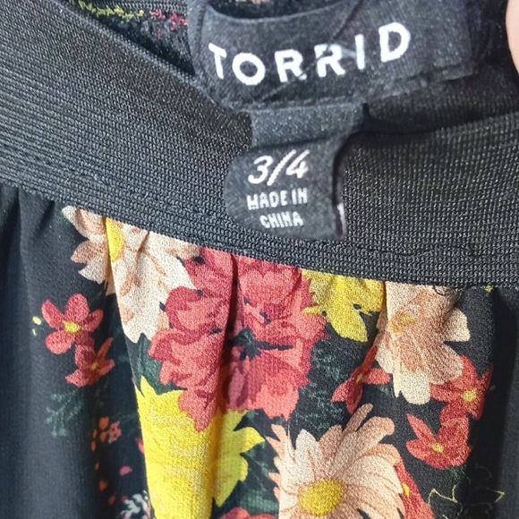 Torrid Black Floral Print Plus Size Skirt - Picture 3 of 4
